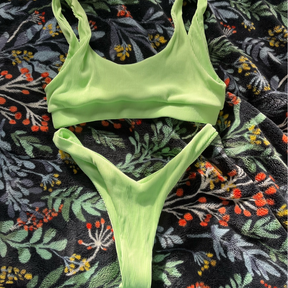 Kulani kinis ribbed bikini